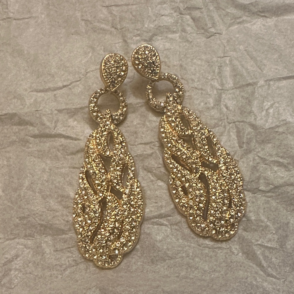 Elegant Gold Drop Earrings